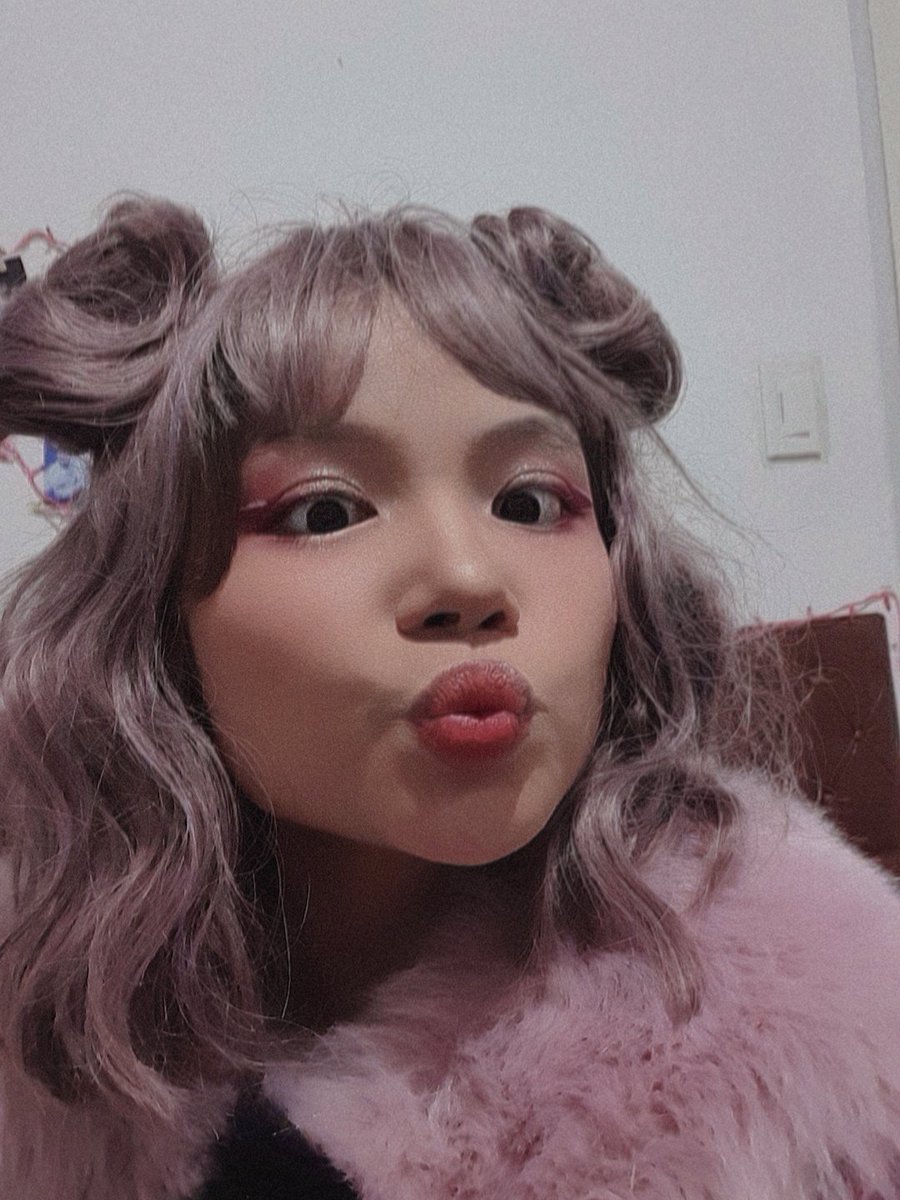 LOVElSTHEANSWER's tweet photo. just here to dump my makeup pics coz who else would see my makeup if I'm in my room 24/7 right 🤟😭

kk bye https://t.co/ZjDPOFeRhS