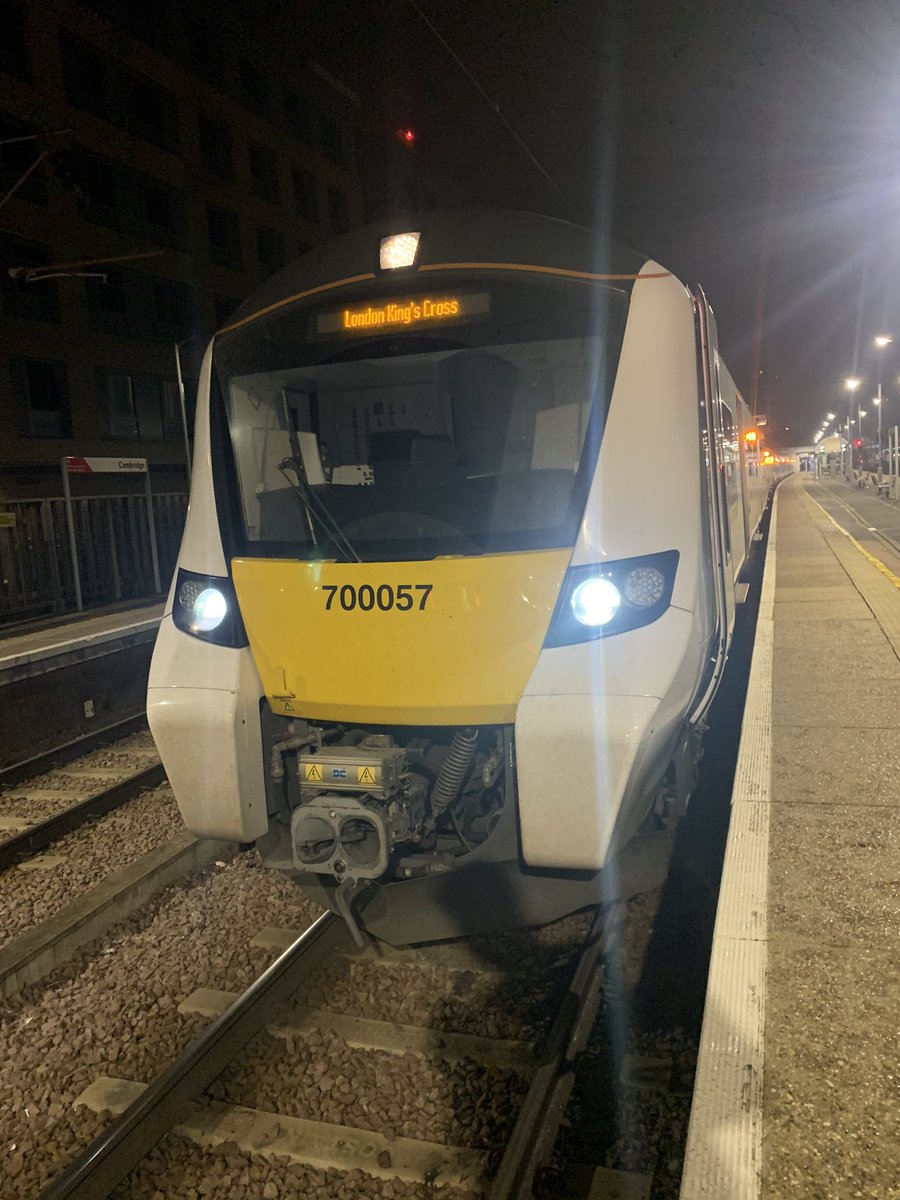 TrainDriverGTR's tweet image. Bit fresh this morning #traindriver #class700 #trains