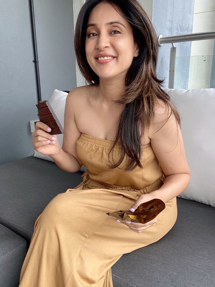 SampadaVaze's tweet photo. For the love of #chocolate BTS while shooting! https://t.co/wfi89BffVC