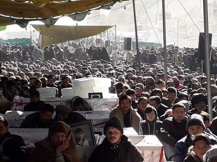 Kamran_gigyani's tweet photo. #کوئٹہ
اے این پی بلوچستان کے صوبائی صدر اصغر خان اچکزئی ہزارہ برادری کے دھرنے میں تعزیت اور فاتحہ خوانی کے موقع پر ہر قسم تعاون کی یقین دہانی کرائی۔
#Quitta 
#Kamrangigyani https://t.co/YXSSPLMhfJ