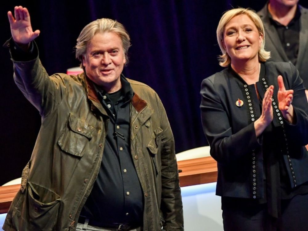La seule personnalité qui a la tentation « d’importer en France le pire qui a été fait aux Etats-Unis » s’appelle Marine Le Pen. 

Elle porte le Trumpisme en modèle au point de faire venir à Paris pour la soutenir #Bannon conseiller de #Trump et parrain des populistes européens.
