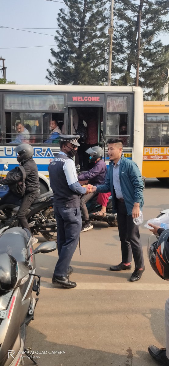 YengkhomAmit's tweet image. Today I m celebrate my Happy wla Birthday with homeless people 
#savepoor
#HAPPY_SAEROM_DAY