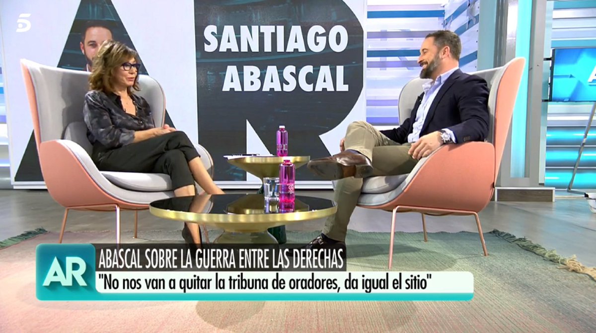 pabelano's tweet photo. Ana Rosa preguntándose cómo es posible que los fascistas como Trump lleguen al poder en estados democráticos. 

Pues ni idea. https://t.co/kEIULsersi