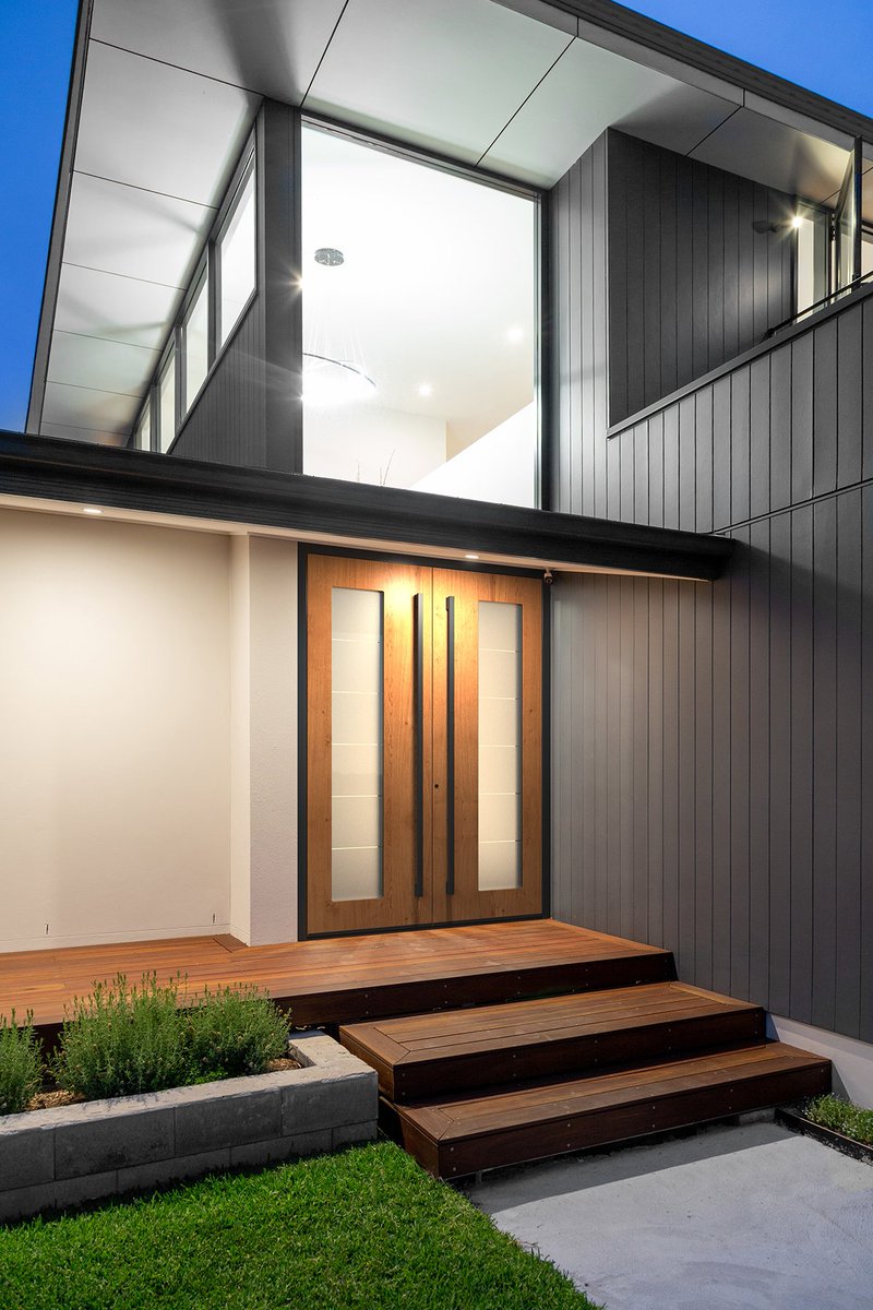 PirnarG's tweet image. Each entrance door from Pirnar is unique. The choice of colors, materials, pullers with engraved inscriptions, sanded glass surfaces, and lighting will satisfy even the most demanding customer.⁠
⁠
📧 verkauf@pirnar.de⁠
💻 pirnar.de