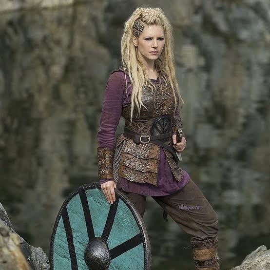 Legartha(Vikings)      Dolores Abernathy(Westworld)