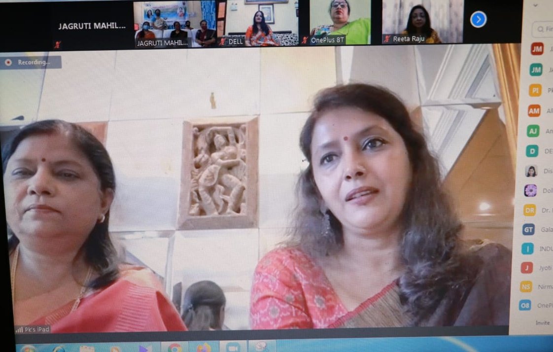 mahanadicoal's tweet photo. Dr Renu Agrawal, President, CILOWS, in the presence of Ms Sangita Sinha, President, Jagriti Mahila Mandal @mahanadicoal opened training classes for peripheral children at Computer Centre, Anand Vihar #Sambalpur. Training centre has been established under Swavlambhan Pariyojana. https://t.co/wLau4Udgx7