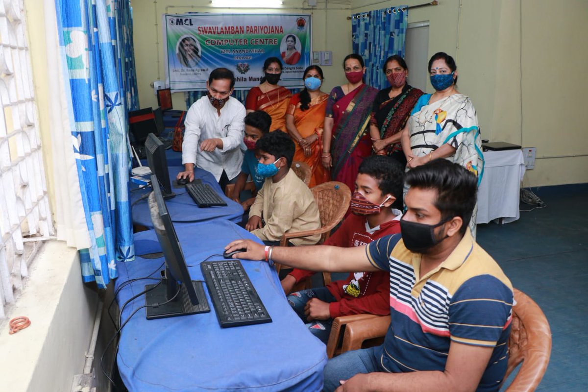 mahanadicoal's tweet photo. Dr Renu Agrawal, President, CILOWS, in the presence of Ms Sangita Sinha, President, Jagriti Mahila Mandal @mahanadicoal opened training classes for peripheral children at Computer Centre, Anand Vihar #Sambalpur. Training centre has been established under Swavlambhan Pariyojana. https://t.co/wLau4Udgx7