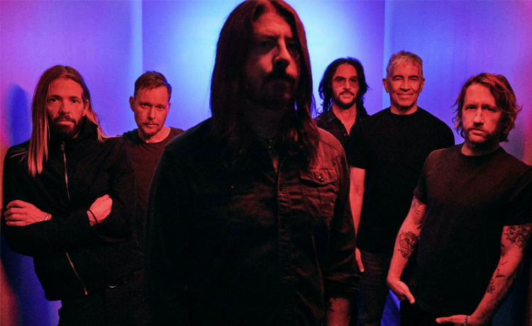 dmlRockFM's tweet photo. #NUEVO #podcast De Música Ligera @COPE @markotedj Otro año más, tomando el capitolio de tus orejas. Hoy con:

@foofighters 
@muzztheband 
@shegomanda 
@estoesLaMODA 
@loveoflesbian 
@LosPlanetasGr 
@KaseO_real 
@50cent 
@Eskorzo 
@jesus_caution 

Pinchese aquí cada ocho horas: https://t.co/JTCwdS5wnO