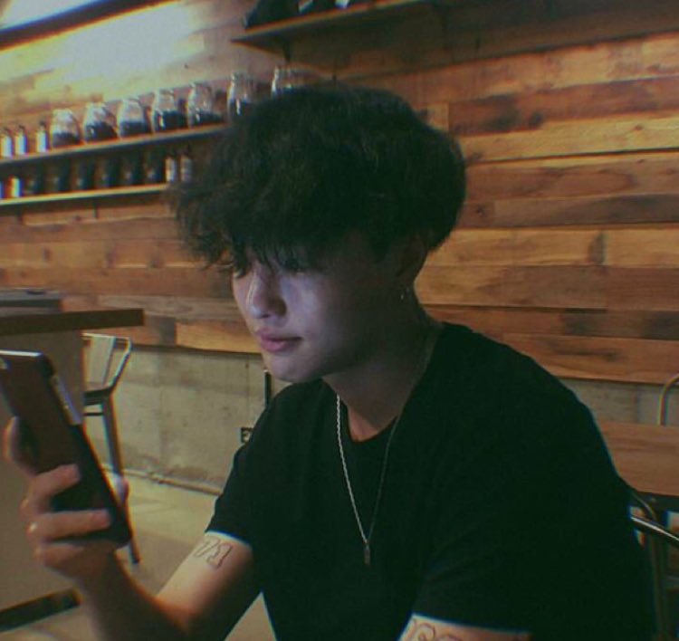 are you a MOODZ or are you someone who wants to stan WOODZ but is lost with who to follow or where to look for updates because of the amount of contents he releases? fret no more. buckle up, this thread will be a guide on who and what accounts you should follow!