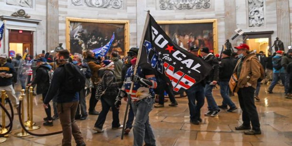 Un EEUU de "charanga y pandereta", no puede dar ejemplo de la "mayor democracia del mundo", que tomen ejemplo de Bolivia, por ejemplo. ¿Porque no proclaman a Guaidó como  "Presidente encargado" del país?. 🤣🤣🤣✊