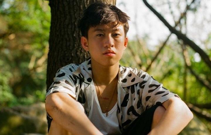 88rising's tweet photo. nice hair https://t.co/LZum17JYlI