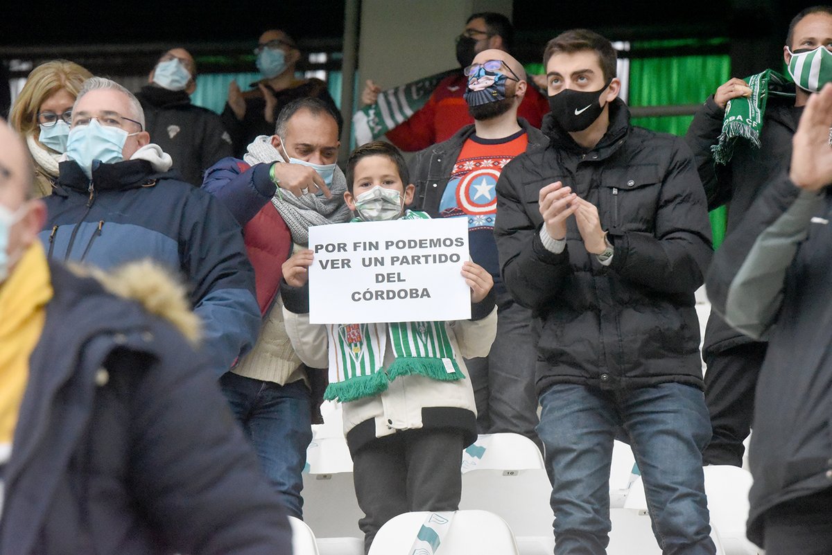 CordobaCF_ofi's tweet photo. 📸 GALERÍA || Vuelta a casa 🏟️ de 2.500 👩‍👩‍👧‍👧 cordobesistas ⚽️💚

#CopaDelRey 🏆👑 #CCFGetafe ➡️

https://t.co/Ir5rrfYkZw https://t.co/zRLvYifSue
