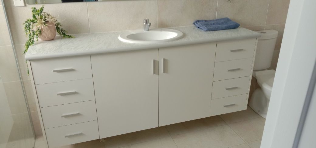 AusHomes4Sale's tweet image. Newly renovated 4 bed 2 bath #Beldon home. Resort style inc home theatre, spa, deck, pool  low maintenance native gardens. Situated with views to the Darling Range and #Perth City. buff.ly/38tyFj1