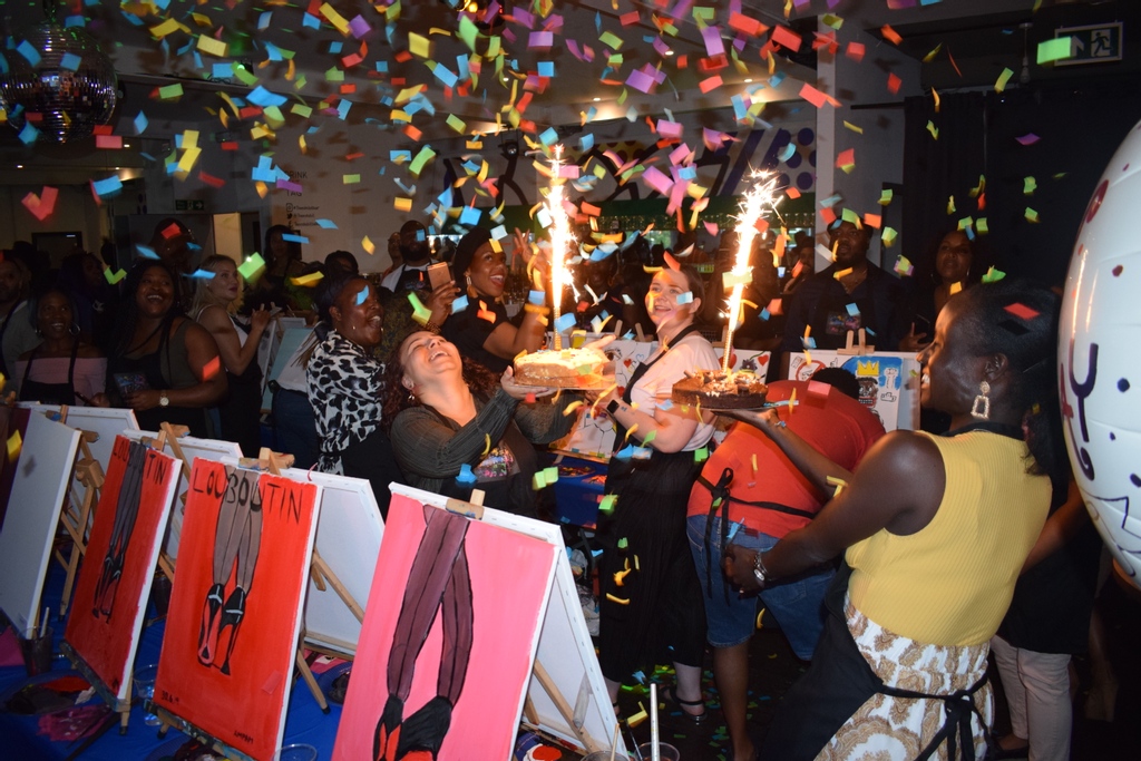 The moment the confetti cannon goes off, they shout your name on the mic and your crew and our crew get you hyped!! 🎉

#birthdays #sipandpaint #paintandsip #lockdownbirthday #partynpaint #wellbeback #turnup #birthdaycrew #makeitup #birthdayfun #yourmoment