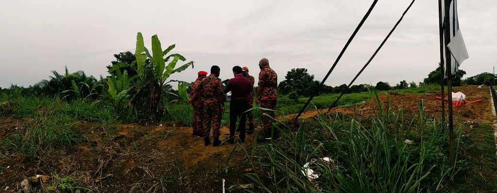 KP_bombaJBPM's tweet photo. 7.1.2021 : Berkesempatan melawat lokasi cadangan tapak tanah Pangkalan Udara Bomba Zon Selatan, Senai pada petang ini. https://t.co/wsWcpEHiRt