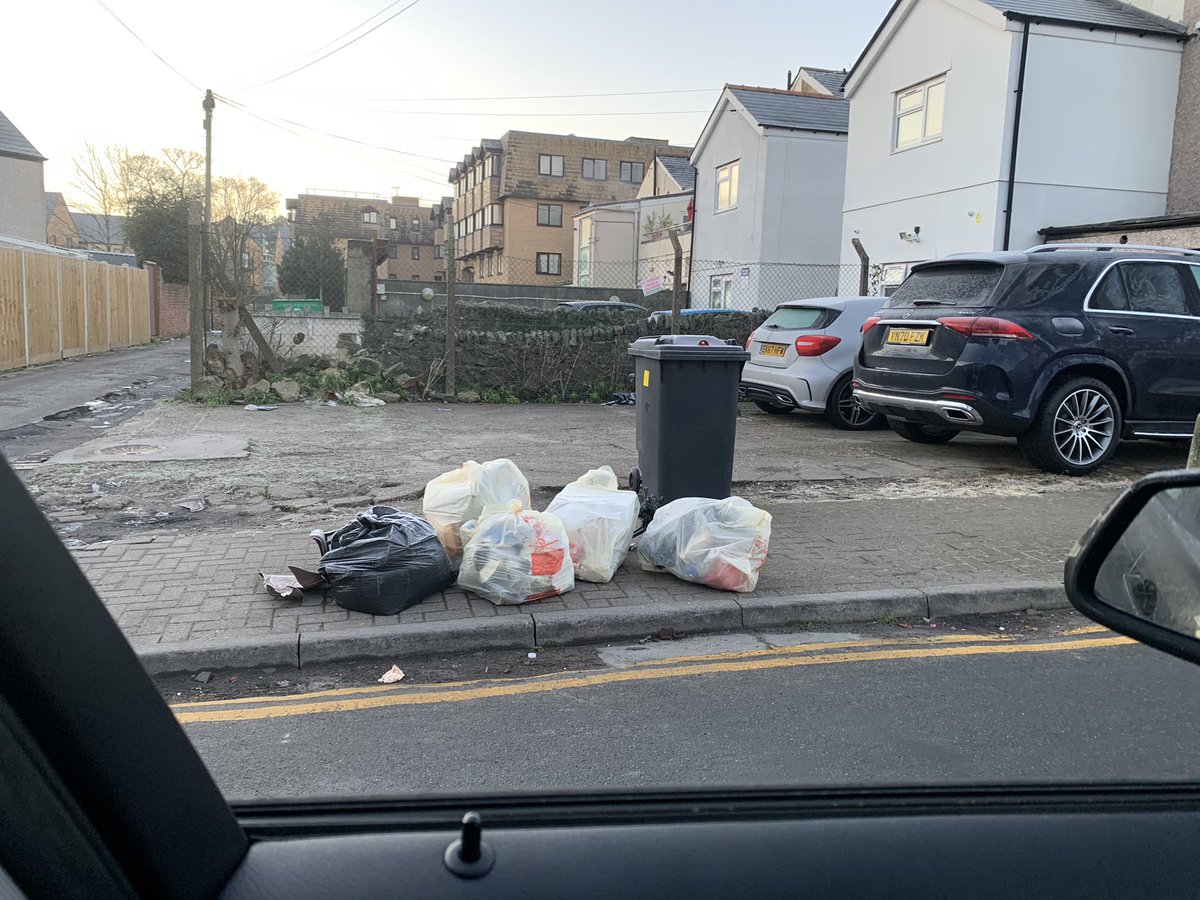 Lamerica1998's tweet photo. @cardiffcouncil #QuickqueryCDF another Thursday Laytonia Avenue overrun with rubbish once again #gull&ratnewyearbanquet @TeamGabalfa surely time to now act and save time and money and educate the owners and remnants of the flats all located on North Road #everysingleweek https://t.co/TLLWeFvKrU
