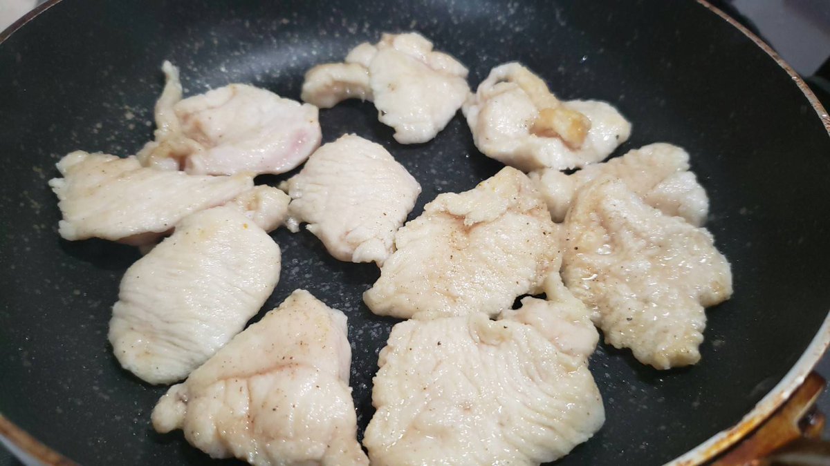 リュウジ 料理のおにいさんバズレシピ 圧倒的なコストパフォーマンス 安い鶏むね肉で大満足の 給料前飯 ができました 鶏むね肉の照りマヨ丼 なんと言っても鶏胸肉がやわらかい ガツンとした味付けの照焼きタレとマヨでガツガツいける味付けです リュウジ 料理のおにいさんバズレシピ 圧倒的なコストパフォーマンス 安い鶏むね肉で大満足の 給料前飯 ができました 鶏むね肉の照りマヨ丼 なんと言っても鶏胸肉がやわらかい ガツンとした味付けの照焼きタレとマヨでガツガツいける味付けです