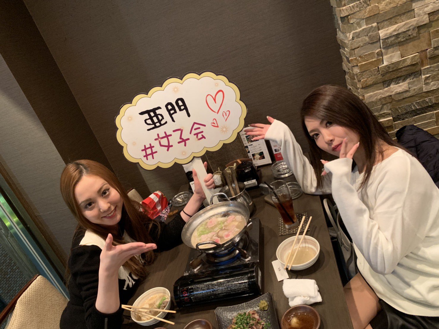 地鶏屋亜門 こんばんは地鶏屋亜門です 今夜も18時営業の22時より 女子会イベント 開催しておりますので ぜひ亜門で楽しい夜をお過ごしいかがでしょうか 福岡 博多 中洲 トマト鍋 亜門 オシャレ 鍋 しゃぶしゃぶ トマト 女子会 食べ放題