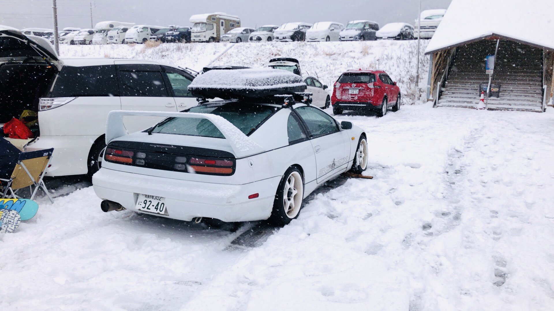 451 よこい 車の年代的にスキー板の方が合ってますかね 箱よりスッキリしてて良いかも T Co Tspjslruxi Twitter