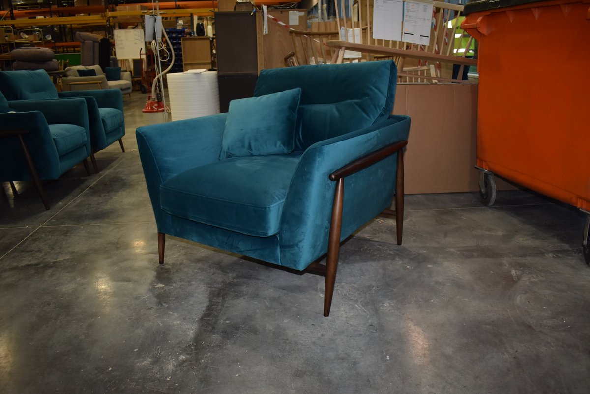 ercol_outlet's tweet photo. #efo #ercol #bellaria #chair #4380dk #dark #oak #fabric #t284 £699 #free #delivery efo@ercol.com https://t.co/fXHJFKJewO
