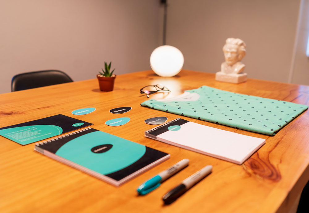 Es posible que con la #pandemia tu #negocio haya tenido que dar un giro y adaptarse a esta nueva realidad. 
Queremos ayudarte con 5 puntos clave que debes analizar para decidir si tu #marca necesita o no un #restyling 👉 bit.ly/3bdaEzP #blog #felizjueves #branding