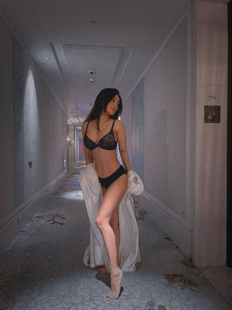 IddaSimon's tweet photo. Love and confidence 💕👀

妳40歲的時候在做什麼 🤗

#swag #photooftheday #tflers  #wcw #instagood #party  #inspiration  #名模太太  #fantasy  #fine #aten #barbie 
#killerlegs #gorgeous #adorable #奶爸賽門 #calvinklein #sexy #wifey #gift #文華東方酒店 #wonderful #confidence https://t.co/oz6xttRrNK