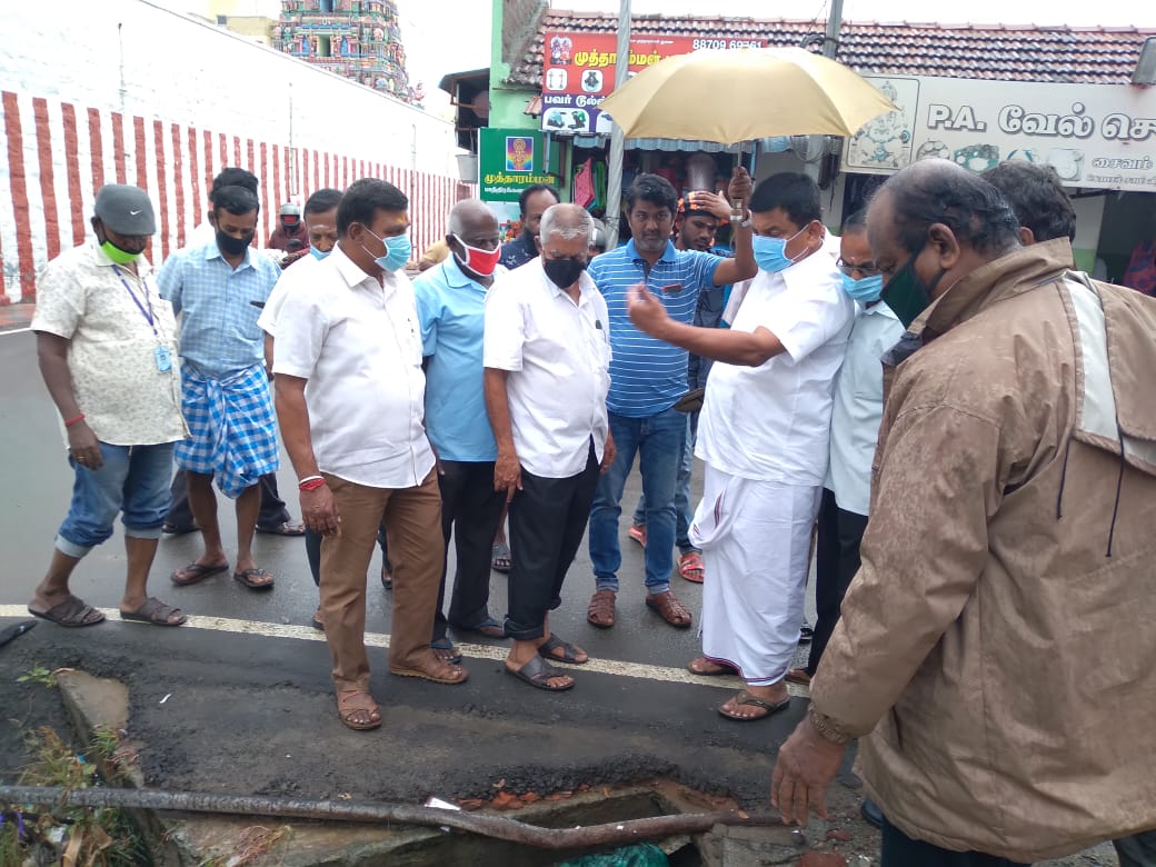 PRGArunkumar's tweet photo. கோவை புறநகர் வடக்கு சட்டமன்ற தொகுதிக்குட்பட்ட கணபதி பகுதிகளில் நேற்றிரவு பெய்த கன மழையினால் ஏற்பட்ட சேதங்களை  நேரில் சென்று ஆய்வு மேற்கொண்டேன் மற்றும் மாநகராட்சி அதிகாரிகளிடம் ஆலோசித்து அதை பொதுமக்களுக்கு இடையூறு இன்றி விரைந்து முடித்து தருமாறு உத்தரவிட்டேன் https://t.co/h69WvTW6N1