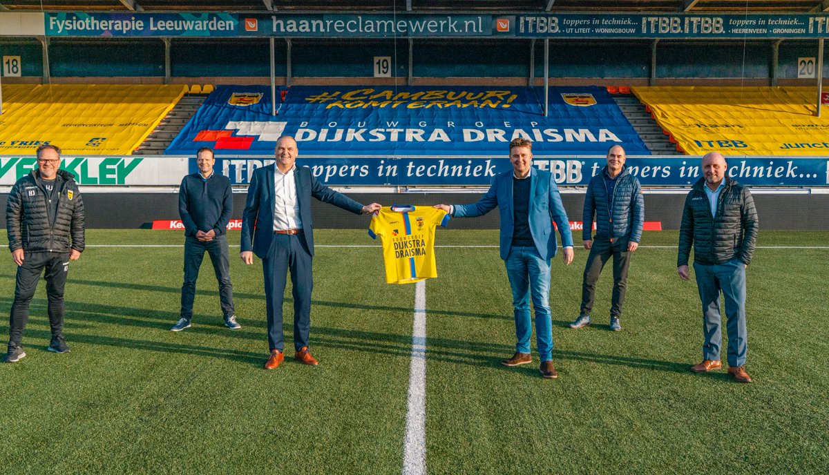 DijkstraDraisma's tweet photo. We beginnen het nieuwe jaar met heugelijk nieuws! We staan volgend seizoen voor de 12e keer op rij als hoofdsponsor op de @SCCambuurLwd shirts.⚽️ @BienseDijkstra: "We zijn van origine een familiebedrijf en Cambuur voelt inmiddels bijna als familie." Lees: https://t.co/Mb257BrHzI https://t.co/bsqQt8Hftg