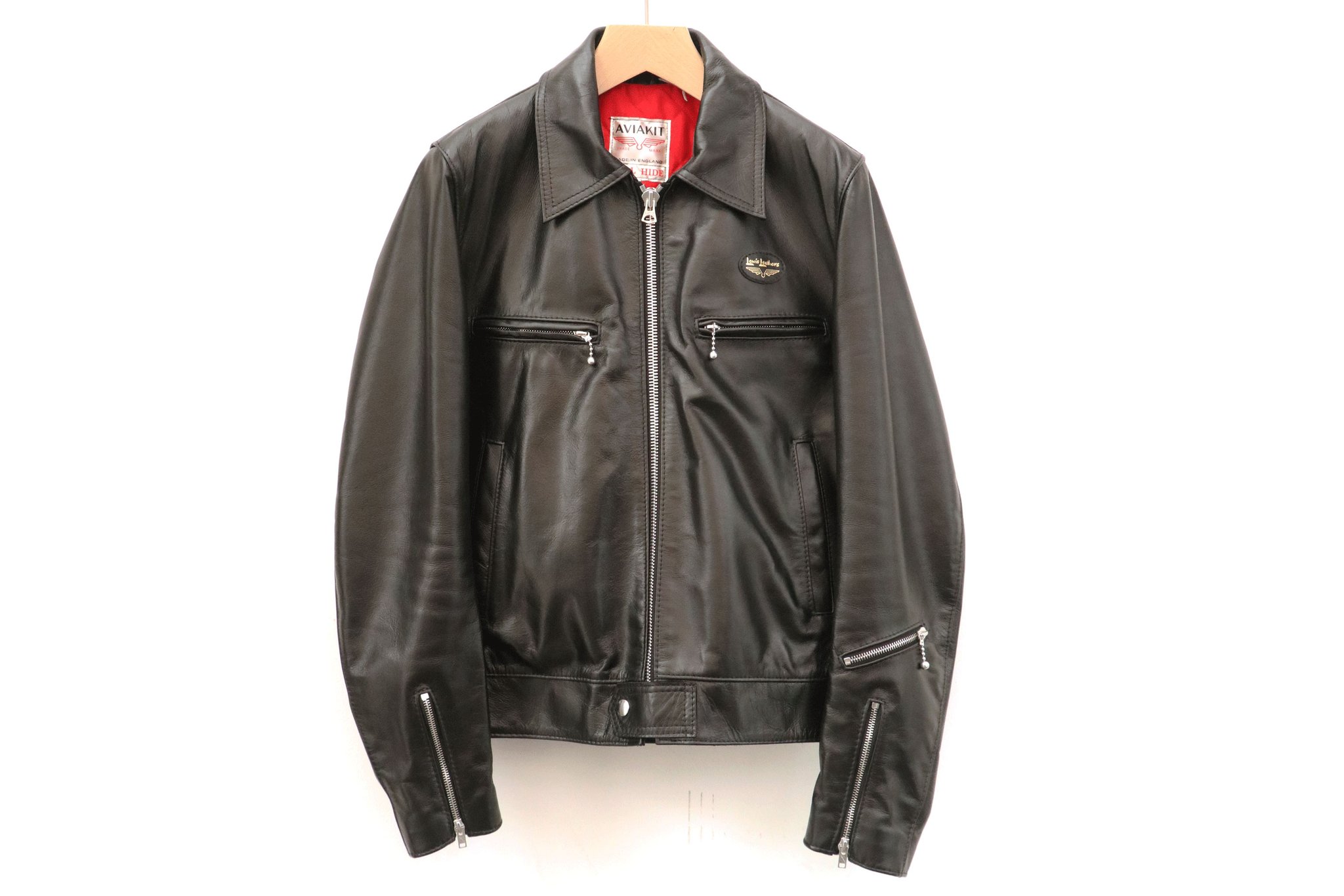 Skanda 最近お問い合わせを多く頂く エガちゃんねるにて江頭2 50さんが購入したモデルですが Lewis Leathersの ドミネーターというモデルになります 似合っていましたね こちらのモデルの詳細は よりご覧いただけます T Co 3o3tz6eoum