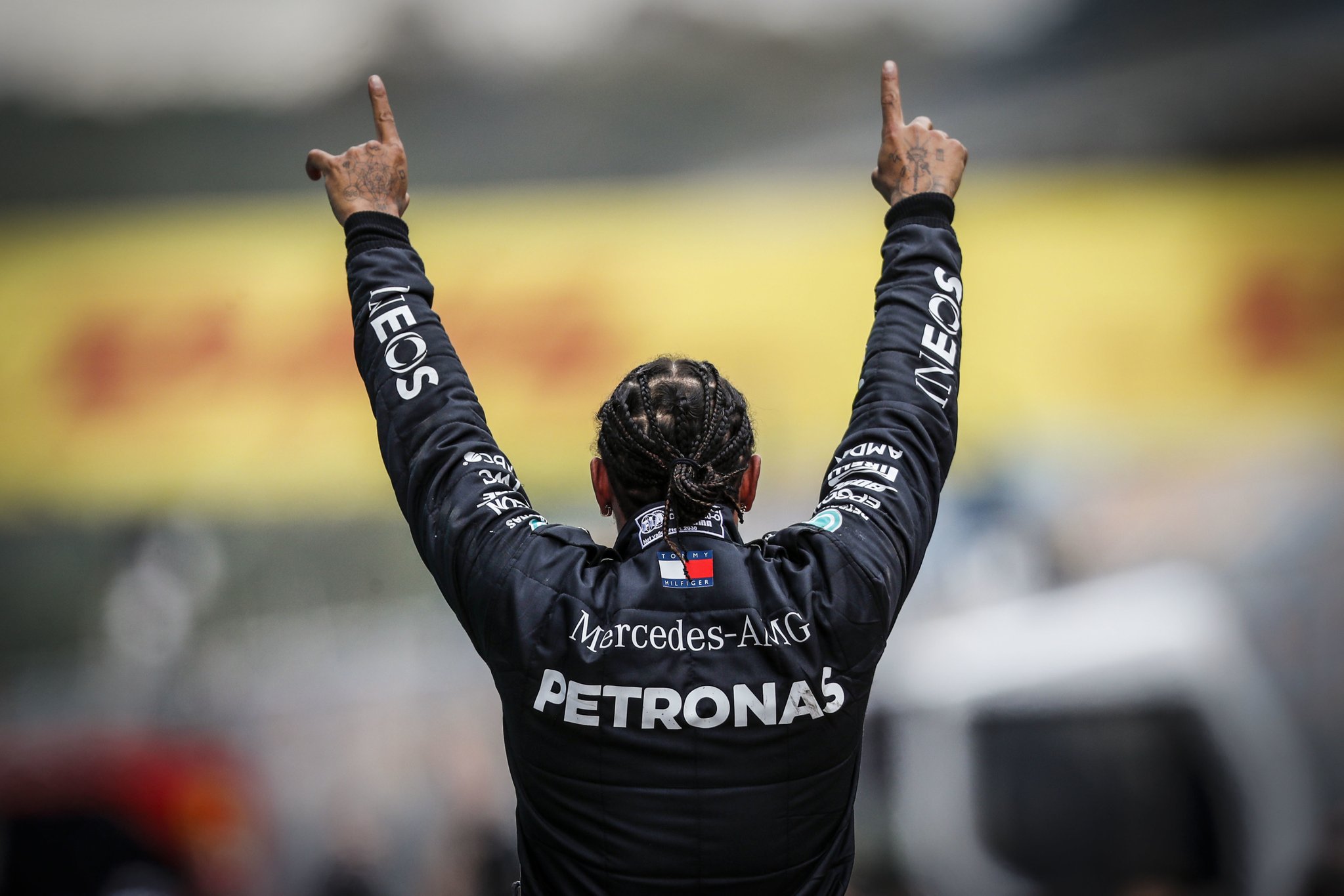 Happy birthday Sir Lewis Hamilton.

Now \sign da ting\!  