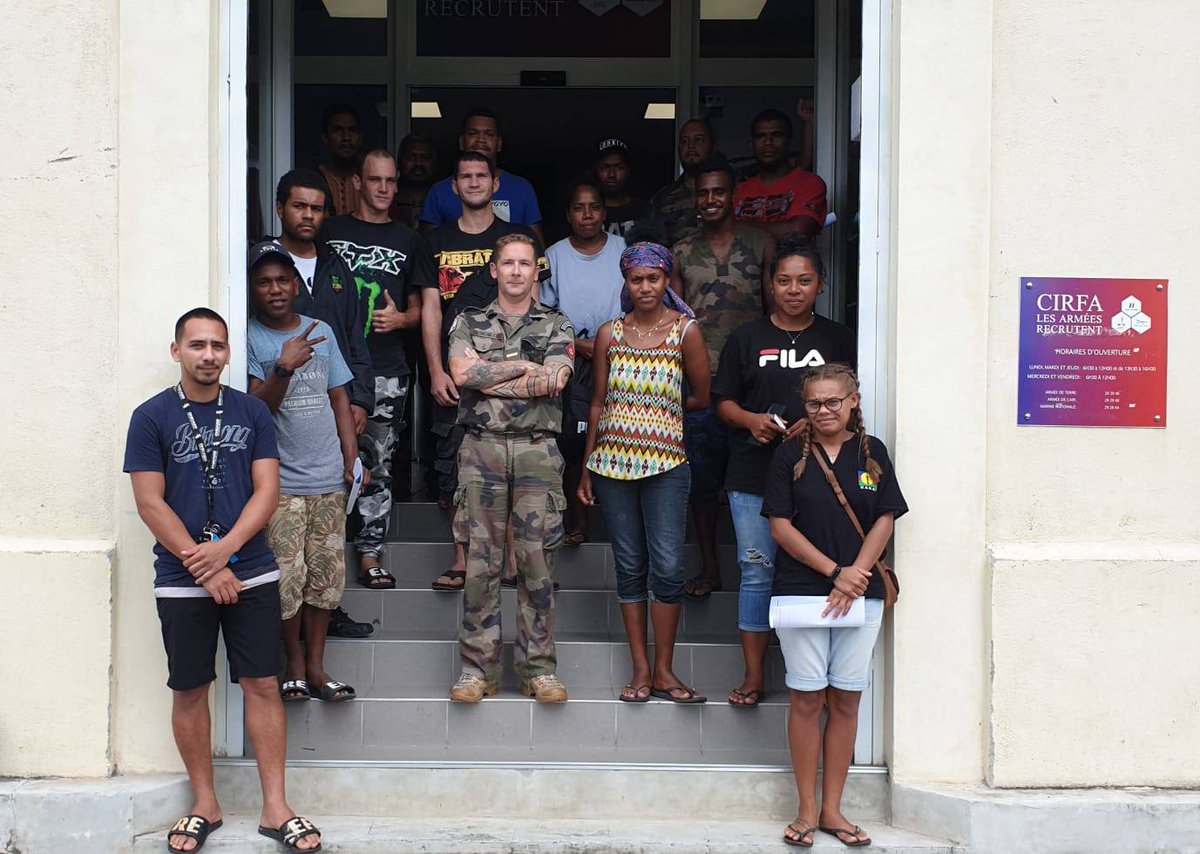 CdC_8eBCP's tweet photo. Les 16 premiers engagés de 2021 ont signé leur contrat au CIRFA de Nouméa. Souhaitons leur bonne chance dans leur nouvelles affectations.
Le virus ne circulant pas en Calédonie, le port du masque n'est pas obligatoire.
#arméedeterrerecrute #sengagerfr #engagetoi https://t.co/KGww5yMNpG