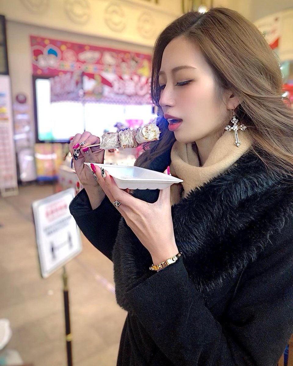 央川かこ しゅうまい串 ぱくっ ここのお店で食べたふかひれスープがめちゃめちゃおいしかった 漢字ばっかりで全然 読めないから なんていうお店だったかわからないけど 横浜中華街 横浜 中華街 しゅうまい ふかひれスープ 肉まん 小籠包 央川かこ しゅうまい串 ぱくっ ここのお店で食べたふかひれスープがめちゃめちゃおいしかった 漢字ばっかりで全然 読めないから なんていうお店だったかわからないけど 横浜中華街 横浜 中華街 しゅうまい ふかひれスープ 肉まん 小籠包