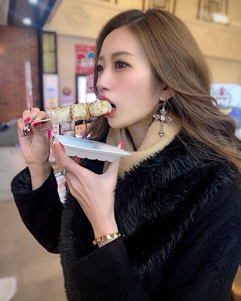 央川かこ しゅうまい串 ぱくっ ここのお店で食べたふかひれスープがめちゃめちゃおいしかった 漢字ばっかりで全然 読めないから なんていうお店だったかわからないけど 横浜中華街 横浜 中華街 しゅうまい ふかひれスープ 肉まん 小籠包 央川かこ しゅうまい串 ぱくっ ここのお店で食べたふかひれスープがめちゃめちゃおいしかった 漢字ばっかりで全然 読めないから なんていうお店だったかわからないけど 横浜中華街 横浜 中華街 しゅうまい ふかひれスープ 肉まん 小籠包