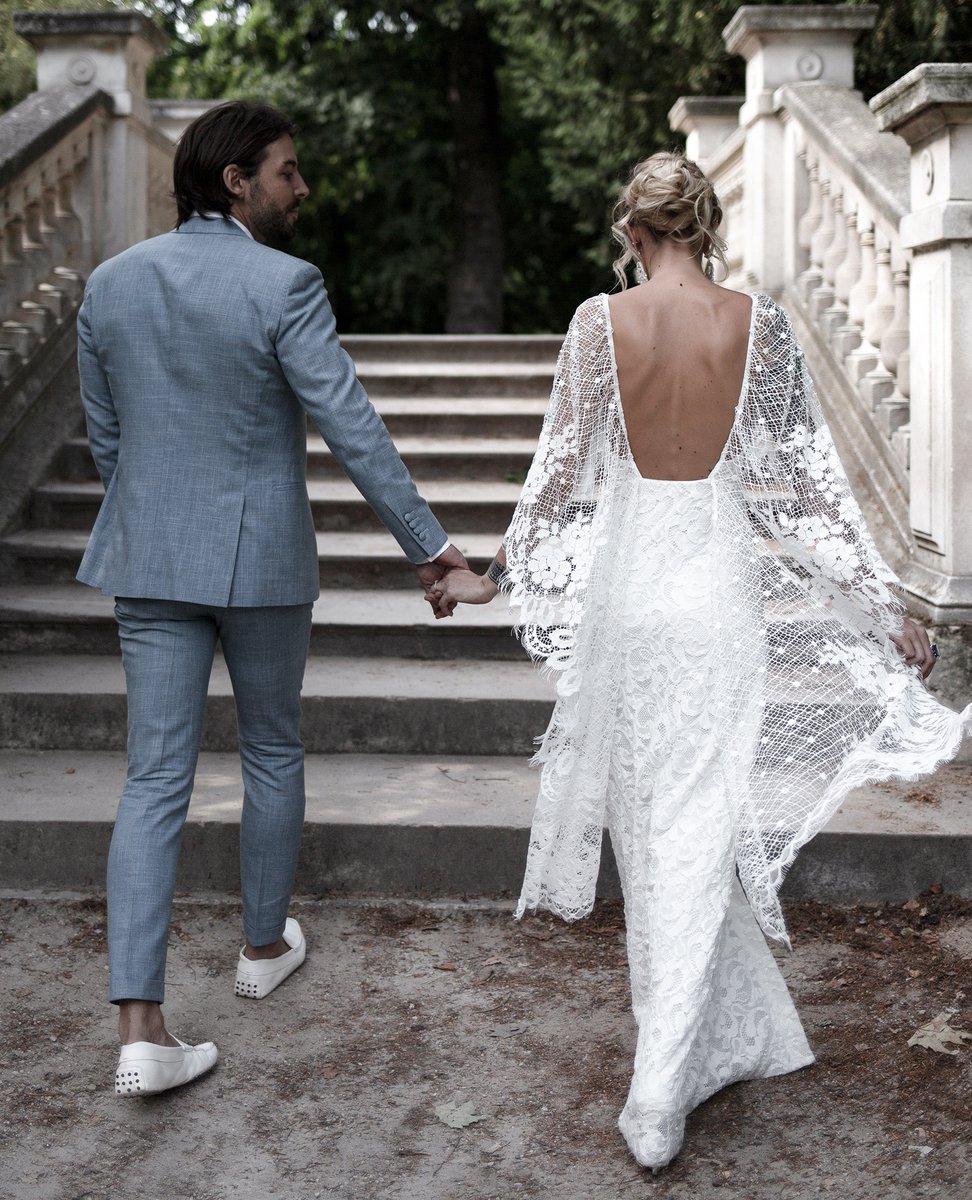 Graceloveslace's tweet photo. Their love could not only move mountains, it would change the world as we know it - their love would rewrite history. ⁠⠀
⁠
Photos by: @celdrans.couple

https://t.co/Mczs1af9at
⁠⠀
#GraceLovesLace #TheUniqueBride #GraceLovesLaceBride #WeddingDress #Engaged #WeddingPhotography https://t.co/Ccgr7TAOoH