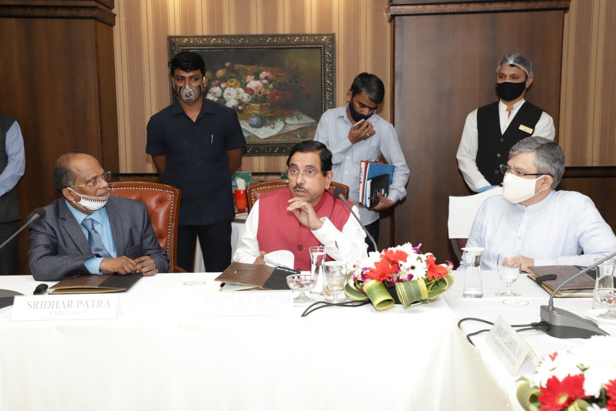 JoshiPralhad's tweet photo. Chaired a meeting to review the performance of @NALCO_India.

Deliberated on expediting the lean slurry project &amp; aluminium park, in Angul and advised @MinesMinIndia officials to extend all possible support to the company. https://t.co/UCpIIU9yZC