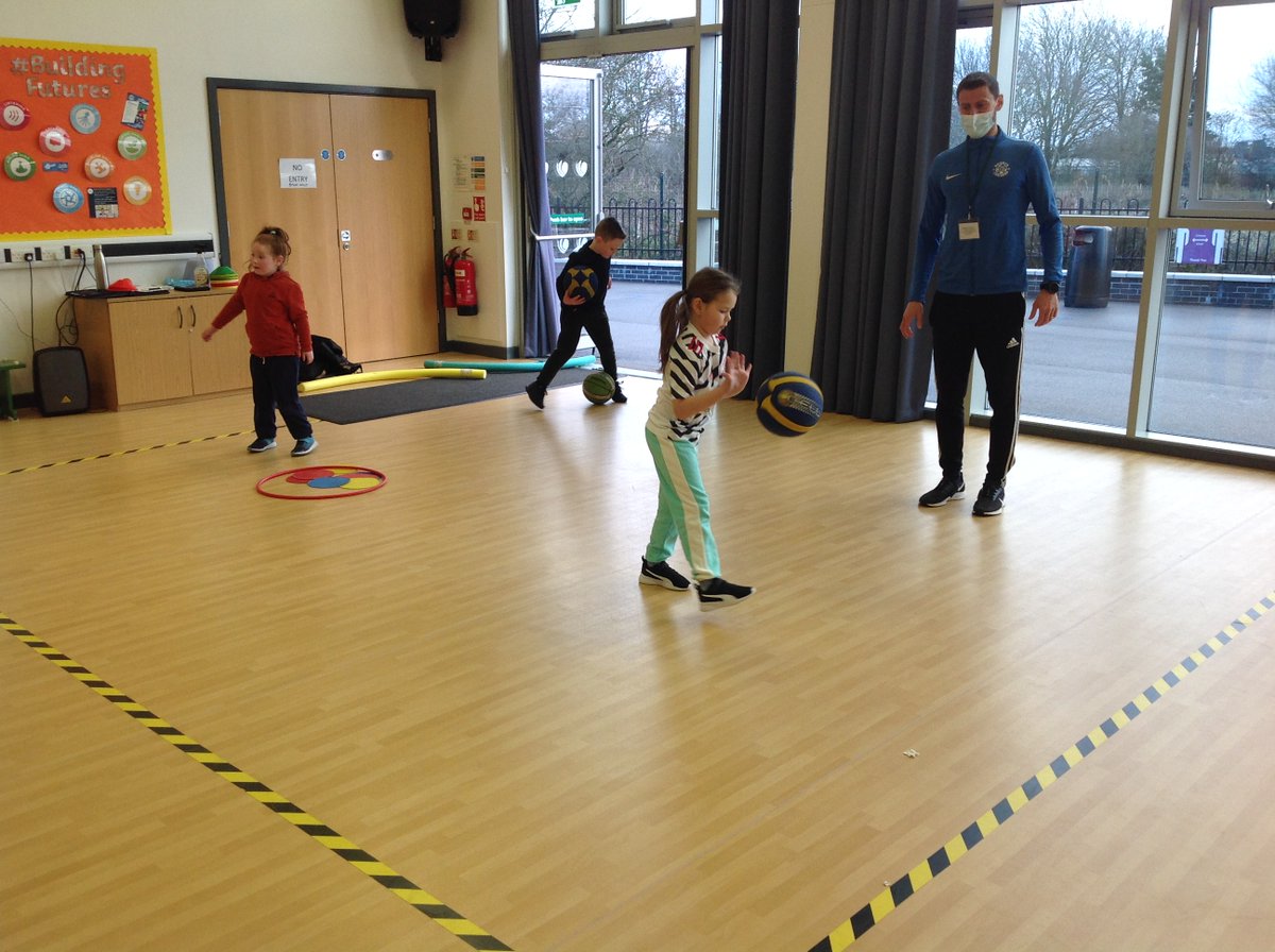 BeaconAcad's tweet photo. Our Y1/2 bubble are keeping busy with Mr Parker from @JBSportCoaching this morning #ballskills #wogglechase #GATActive https://t.co/iWHvjbcVEF