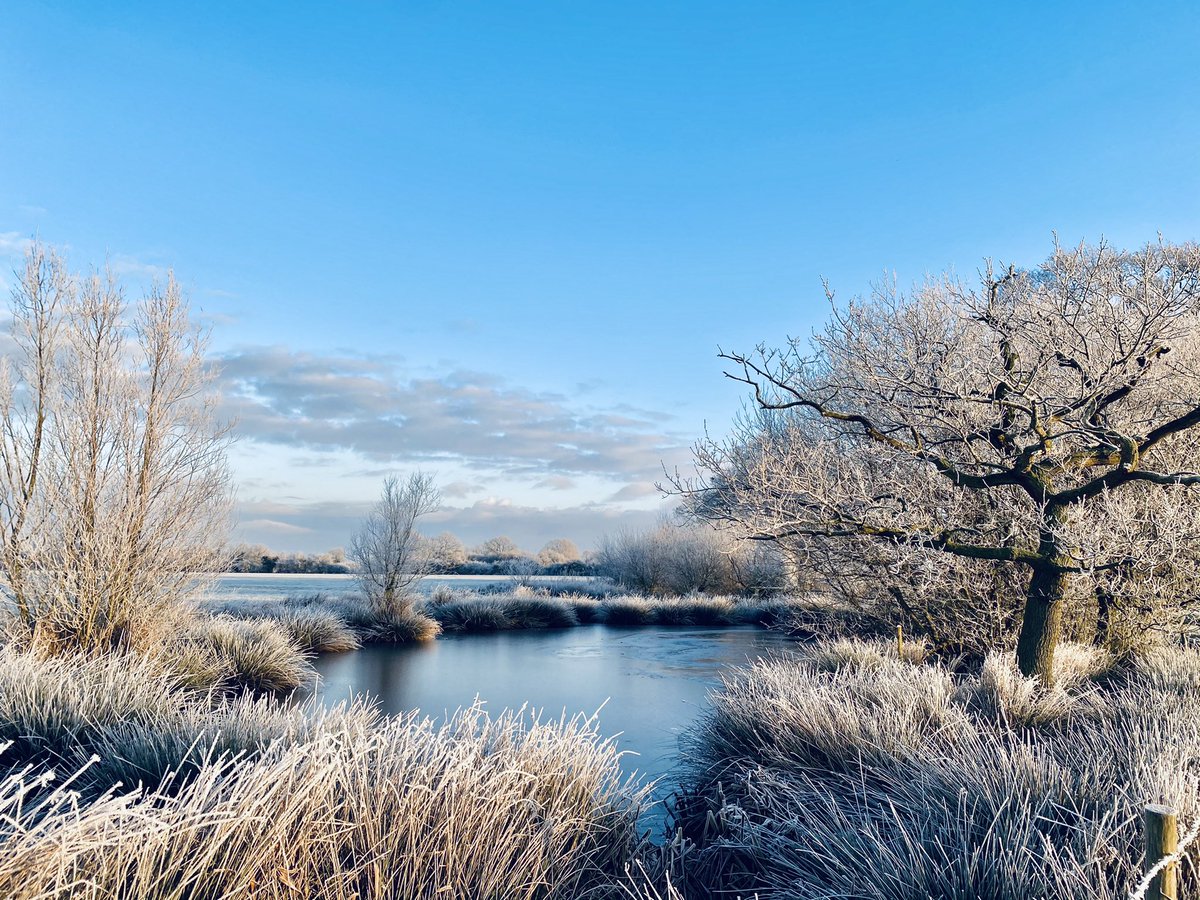 Crawford_H_'s tweet photo. 💙 a walk on a frosty morning ❄️

#Cheshire #Home #LockdownViews https://t.co/3WFQVSaGeO