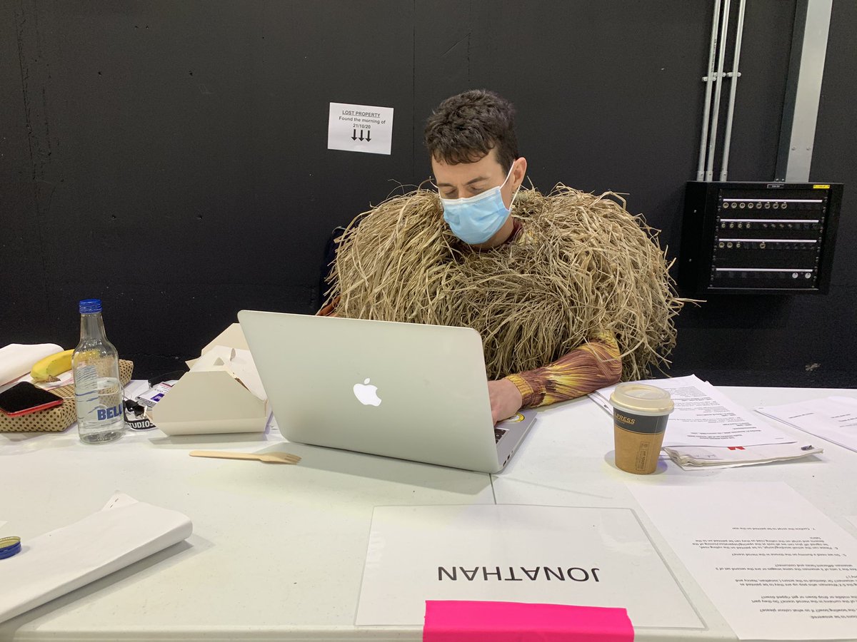 Now #GoesWrongShow #Nativity has aired on <a href="/BBCOne/">BBC One</a> I’m able share perhaps my favourite behind the scenes photo of all time...