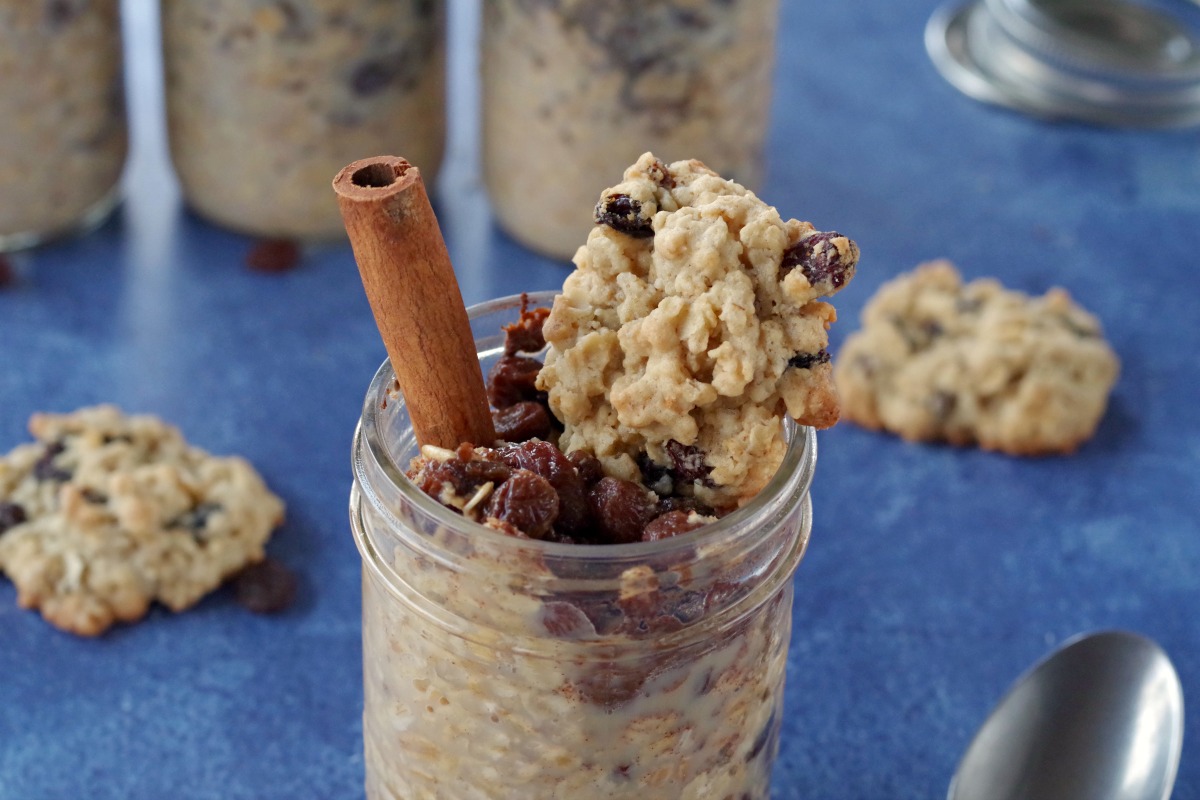 FoodMeanderings's tweet photo. The holidays may be over, but that doesn’t mean your cravings are gone. That's why you'll love this Raisin Cookie Overnight Oats #Recipe. Naturally sweetened with California Raisins [AD] it's healthy, but tastes like cookies. So indulge, guilt-free! https://t.co/j62Ba005Vx https://t.co/fjUj5mKeh0
