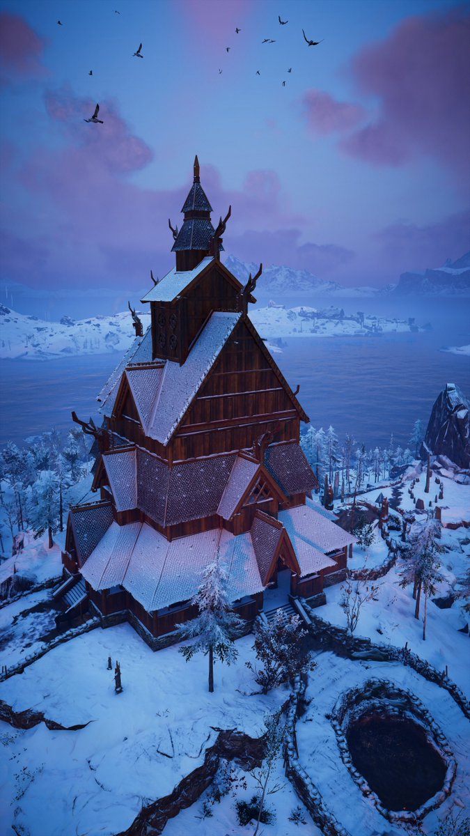 Before diving into Saxon fashion, a note on this tall building seen in Norway. It's in fact a Christian stave church, which were apparently built from the 12th century on.The real-life photo shows a reconstitution of an actual place of worship, way more modest in structure.