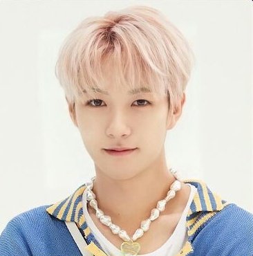 liuh0lic's tweet photo. renjun                             renjun 
departure ver.               deported ver. https://t.co/TJ4JsceVcs