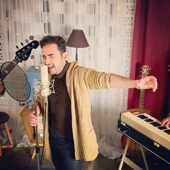 MoraviaOficial's tweet photo. @fran.hervas #voz #guitar #guitarra #compositor @moravia_musica #moravia https://t.co/Oumb8ZuyxW