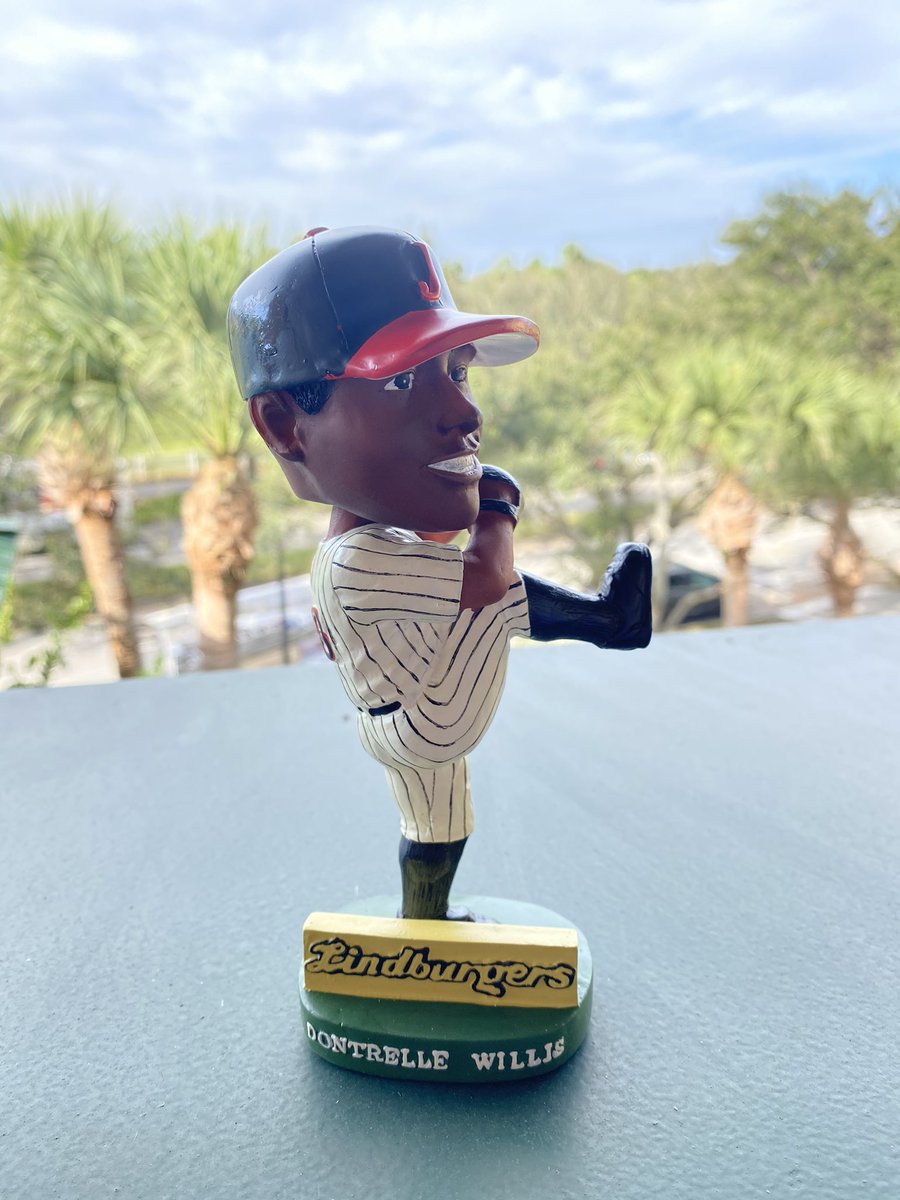 GoHammerheads's tweet image. Do you like free bobbleheads?

Do you also like @DTrainMLB? 

RETWEET this tweet and FOLLOW us for a chance to win a vintage Dontrelle Willis Hammerheads bobblehead!

We’ll pick a winner at 5 PM today! #NationalBobbleheadDay