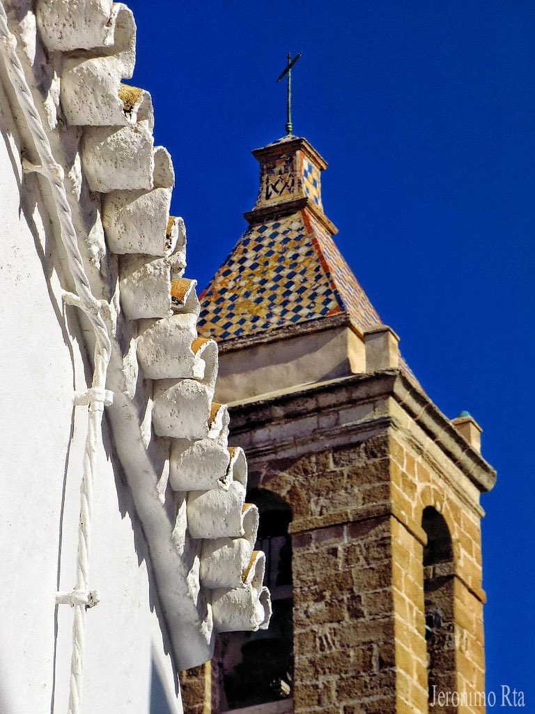 TurismoRota's tweet photo. Precioso #rinconesconencanto junto a la #parroquia #nuestraseñoradelao que nos regala #jeronimorota #descubrerota #disfrutarota #rotasabeafelicidad #felizjueves
.
Beautiful #charmingcorner downtown in #rotaspain #discoverrota #enjoyrota #rotathetasteofhappiness #happythursday https://t.co/AHCuD9capq