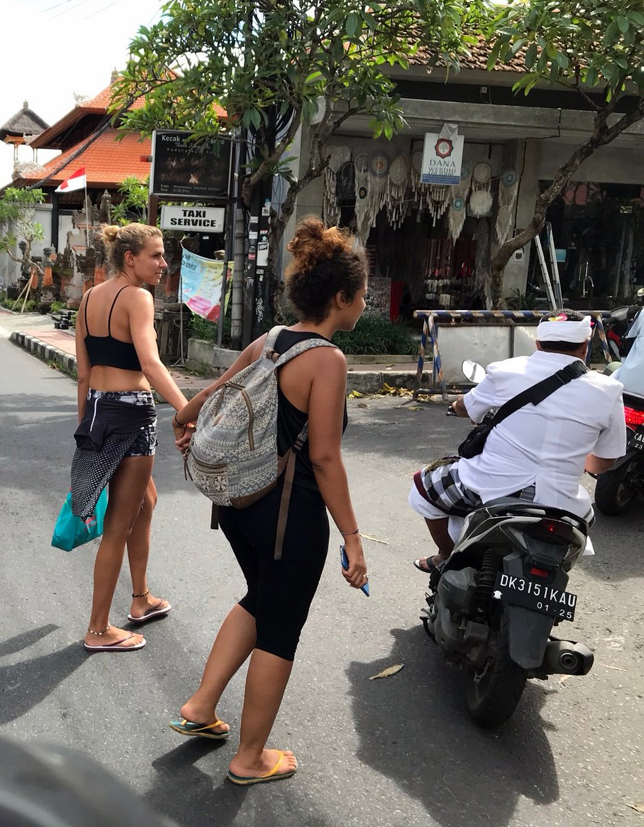 Ubud is not without its problems when it comes to compliance with mandatory mask-wearing requirements in public places either. December 2020.