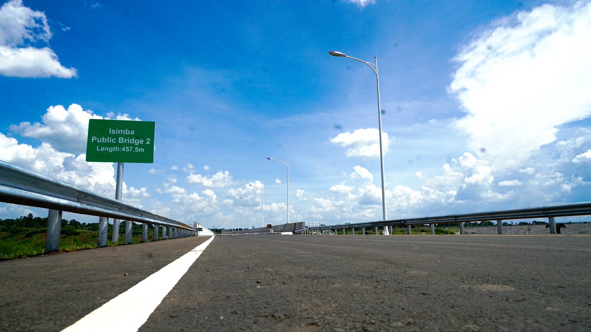 UegclOfficial's tweet photo. H.E @KagutaMuseveni has commissioned the Isimba Public Bridge. This project is part of the the 183MW Isimba HPP and comprises two bridges one measuring 433m and another 457.5m separated by Koova Island on Victoria Nile. From today, the bridge will be under the custody of @UNRA_UG https://t.co/WG5idPX4ZG