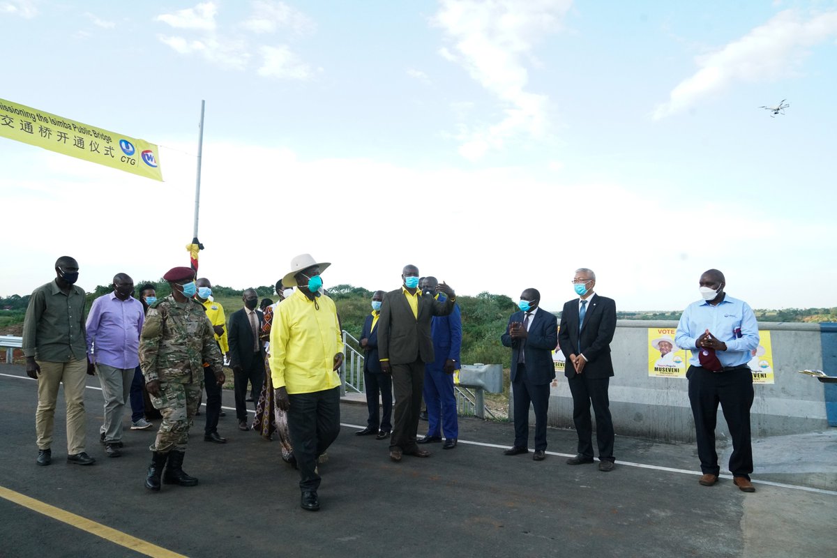 UegclOfficial's tweet photo. H.E @KagutaMuseveni has commissioned the Isimba Public Bridge. This project is part of the the 183MW Isimba HPP and comprises two bridges one measuring 433m and another 457.5m separated by Koova Island on Victoria Nile. From today, the bridge will be under the custody of @UNRA_UG https://t.co/WG5idPX4ZG