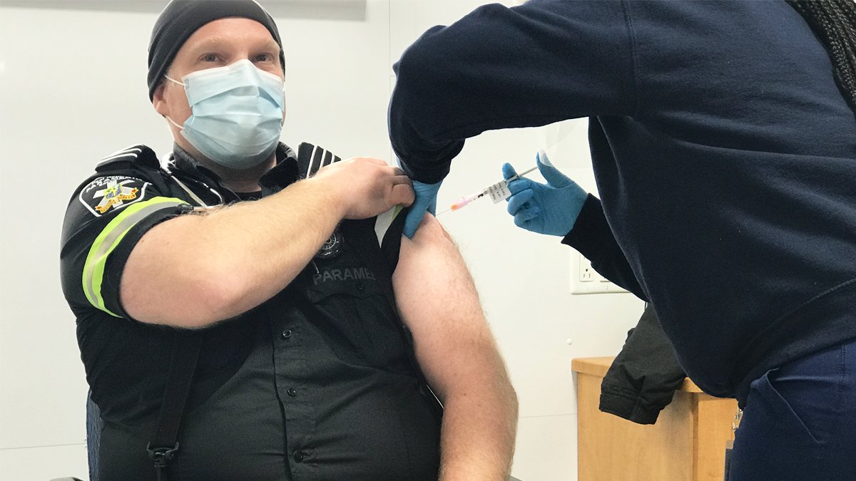 regionofpeel's tweet photo. More priority groups started vaccinations today. @Peel_Paramedics are eager and ready to get protected so residents can stay safe under their care! https://t.co/2o8OmNQI58