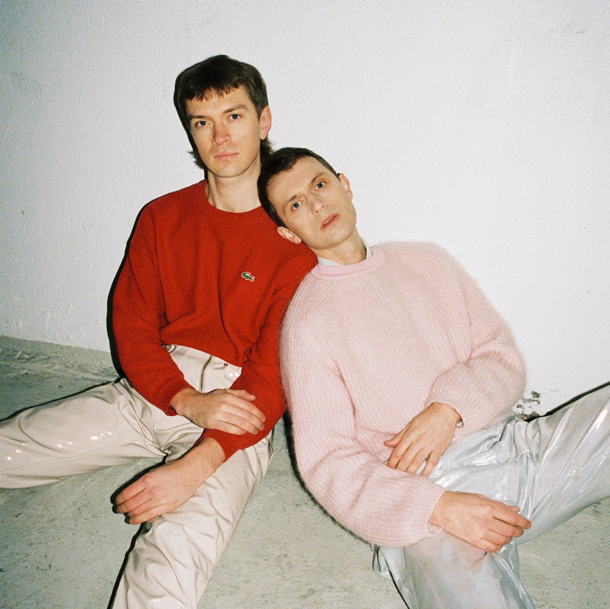 "a vivid pop cut that’s finessed by those light and airy vocals"

Lots of love to <a href="/colorsxstudios/">COLORS</a> x <a href="/oceandeep_music/">𝒐𝒄𝒆𝒂𝒏 𝒅𝒆𝒆𝒑</a> for the kind words on <a href="/_lokoy/">Lokoy</a>'s new single "relay" (w/ <a href="/nilsbech/">nilsbech</a>) 🔴

colorsxstudios.com/music/lokoy-re…