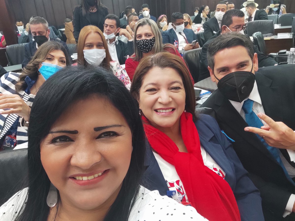 carmen_zerpa1's tweet photo. Desde la Asamblea Nacional en Sesión Ordinaria ¡Vamos Palante! ¡Que viva nuestro Pueblo Amado. 

@NicolasMaduro 
@dcabellor 
@jorgerpsuv https://t.co/sHfQB5bfUl